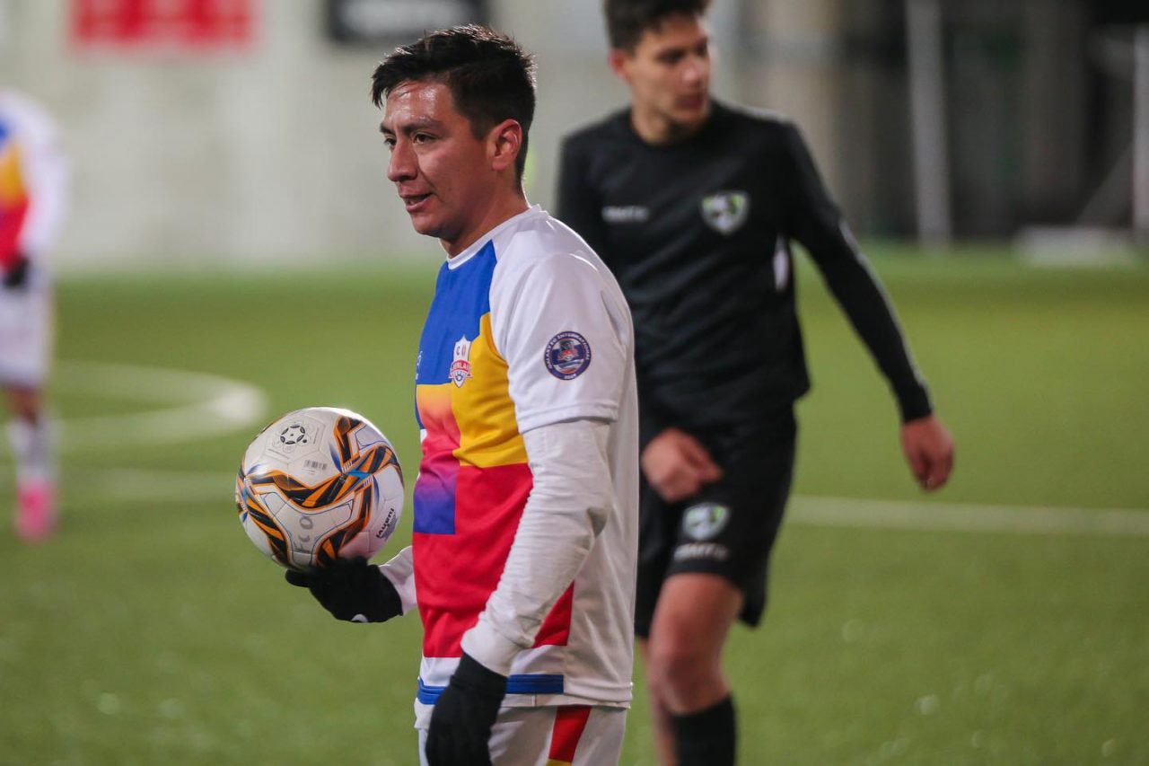 Ligas menores haciendo frente a las grandes ligas 3 equipaciones de futbol para club pequeño